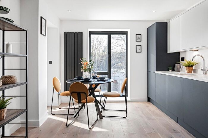 1 Bedroom Flat For Sale In Cleveland House, Clinton Road, E7