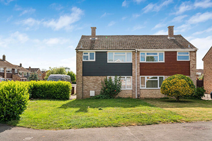 3 Bedroom Semi-Detached House For Sale In Cherry Close, Kidlington, OX5