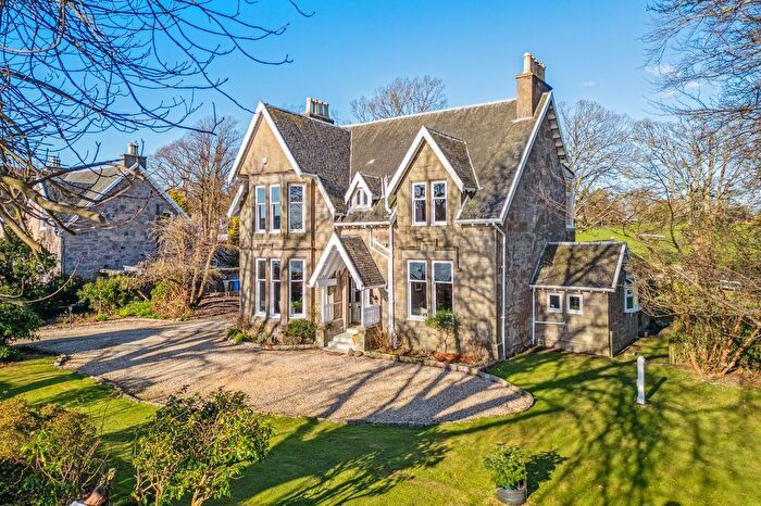 4 Bedroom Detached House For Sale In Rocklea, Clydeview, Dumbarton, G82