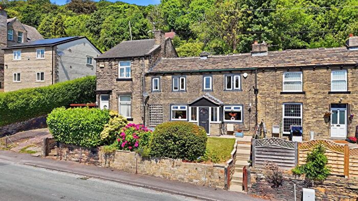 3 Bedroom Cottage For Sale In Halifax Old Road, Birkby, Huddersfield, HD2