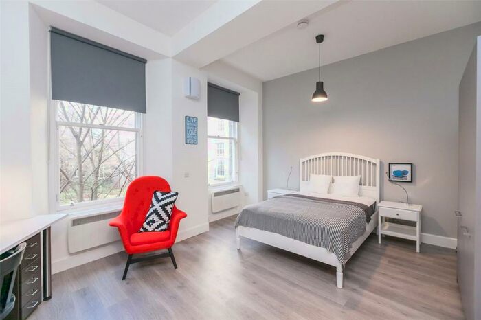 1 Bedroom Flat To Rent In Lothian Street, Edinburgh, EH1