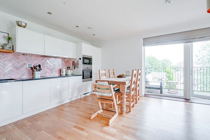 3 Bedroom Flat To Rent In Altitude Point, Hornsey, London, N8