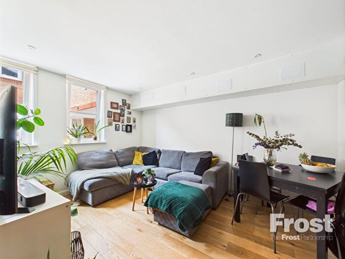 2 Bedroom Flat To Rent In The Courtyard, High Street, Staines-Upon-Thames, Middlesex, TW18