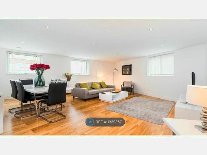 2 Bedroom Flat To Rent In Dowells Street, London, SE10
