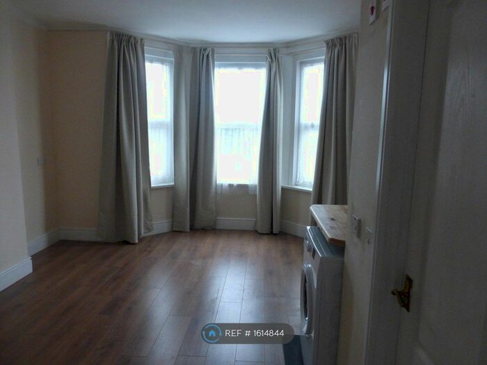 Studio To Rent In Stanton Road, Croydon, CR0