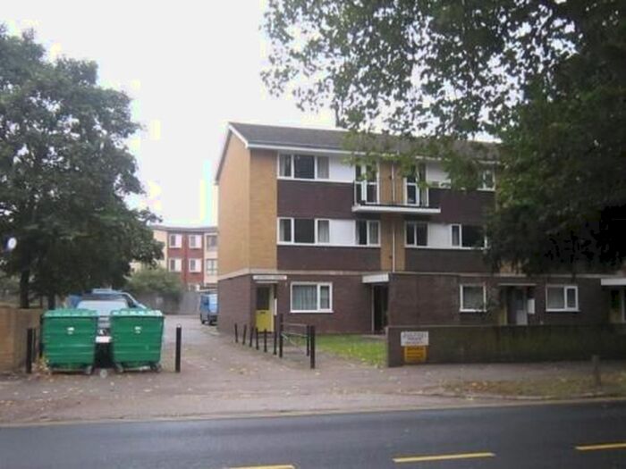 3 Bedroom Maisonette To Rent In Dartmouth Terrace, Kendrick Road, Reading, RG1