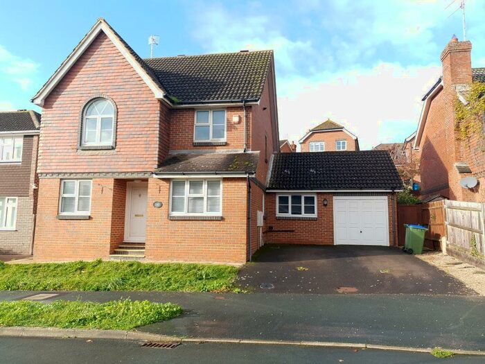 4 Bedroom House To Rent In Princess Drive, Seaford, East Sussex, BN25