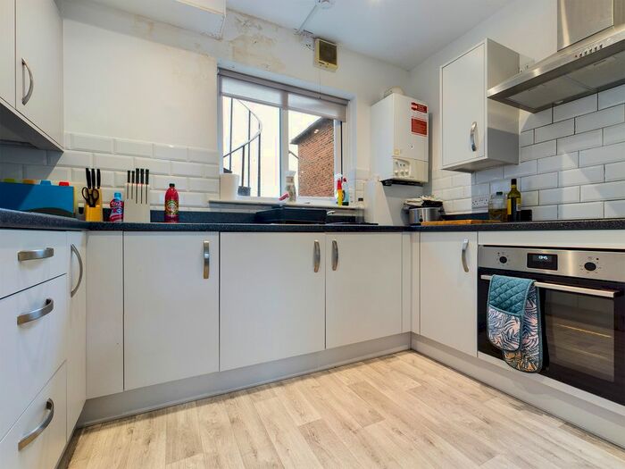 2 Bedroom Flat To Rent In Goring Road, Worthing, BN12