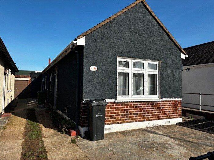 4 Bedroom Bungalow For Sale In Purland Close, Dagenham, RM8
