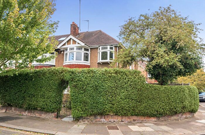 3 Bedroom End Terrace House For Sale In Mulgrave Road, Ealing, W5