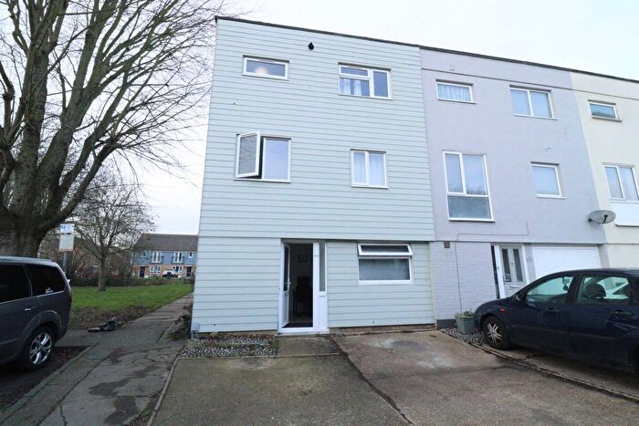 6 Bedroom End Terrace House For Sale In Roodegate, Basildon, Essex, SS14