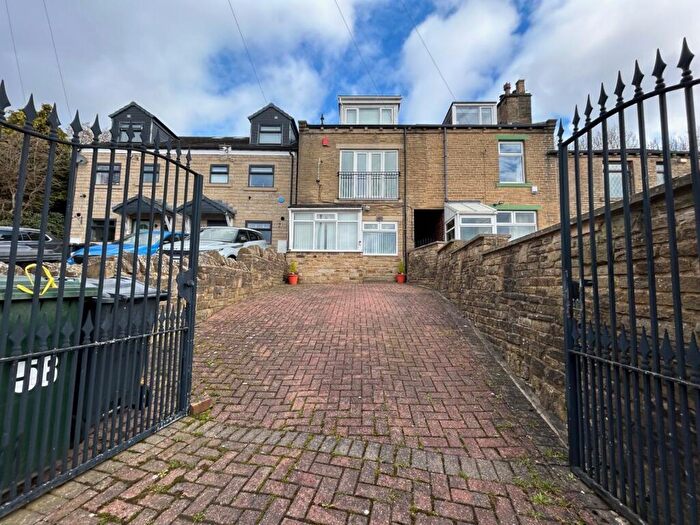 3 Bedroom Terraced House For Sale In Union Road, Low Moor, Bradford, BD12