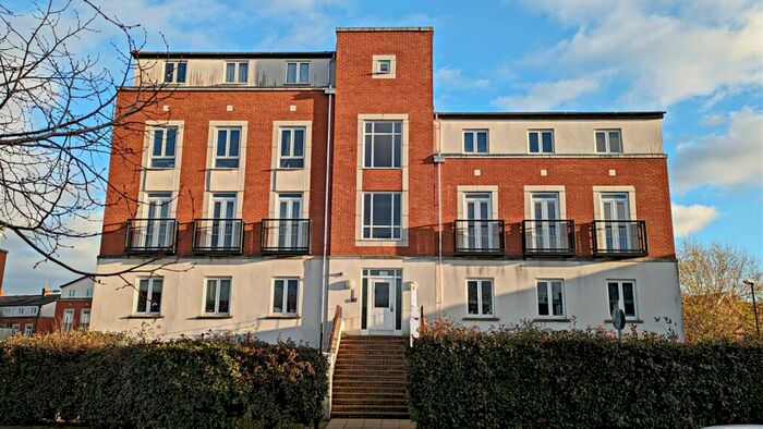 3 Bedroom Apartment For Sale In Dragon Road, Hatfield, AL10