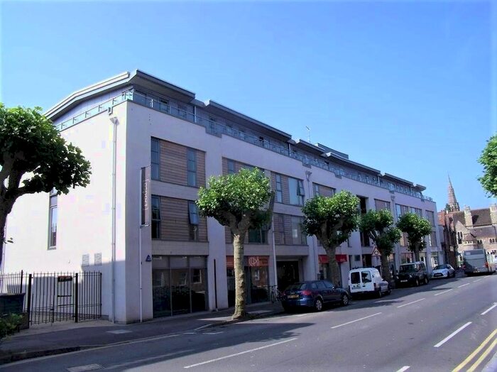 1 Bedroom Flat To Rent In Corporation Street, Taunton, TA1