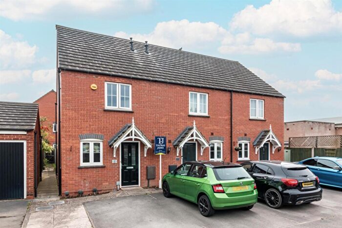 2 Bedroom End Of Terrace House For Sale In Woodhouse Gardens, Rudddington, NG11