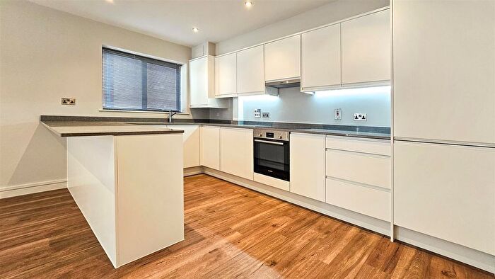 1 Bedroom Flat To Rent In Azalea Court, Kingswood Place, Hayes, UB4