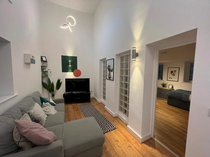 3 Bedroom Maisonette To Rent In Kilvey Terrace, Swansea, SA1