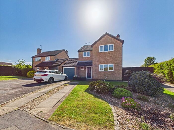 3 Bedroom Detached House For Sale In Green Lane, Yaxley, PE7