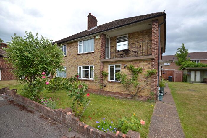 2 Bedroom Flat To Rent In Betley Court, Walton-On-Thames, KT12