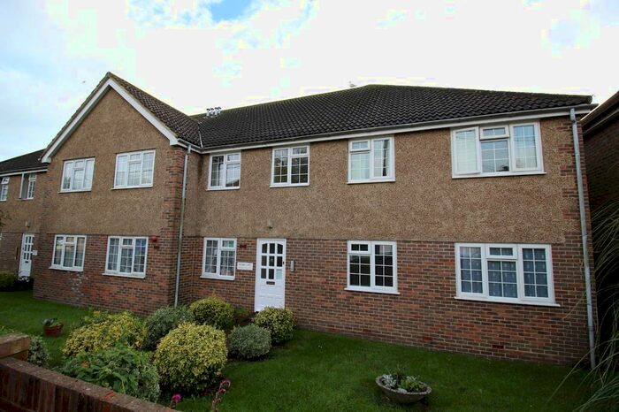 2 Bedroom Flat To Rent In Chiltern Court, Albert Road, Polegate, East Sussex, BN26