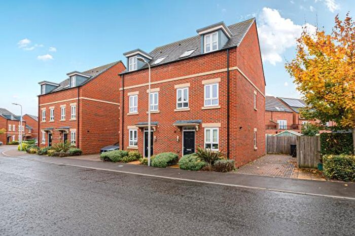 3 Bedroom Semi-Detached House To Rent In Home Straight, Newbury, RG14