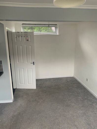 Studio To Rent In Tudor Court, DY4