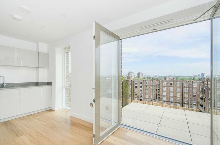 2 Bedroom Flat To Rent In Monarch Square, London, SW11
