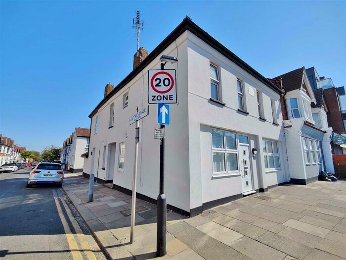 1 Bedroom Apartment To Rent In London Road, Westcliff On Sea, Essex, SS0