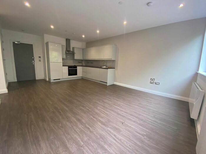 1 Bedroom Flat To Rent In Lichfield Road, Four Oaks, Sutton Coldfield, B74