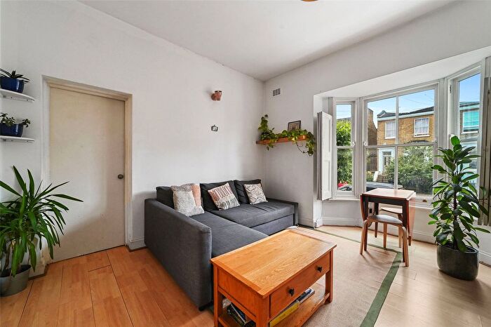 3 Bedroom Flat For Sale In Middleton Road, Hackney, London, E8