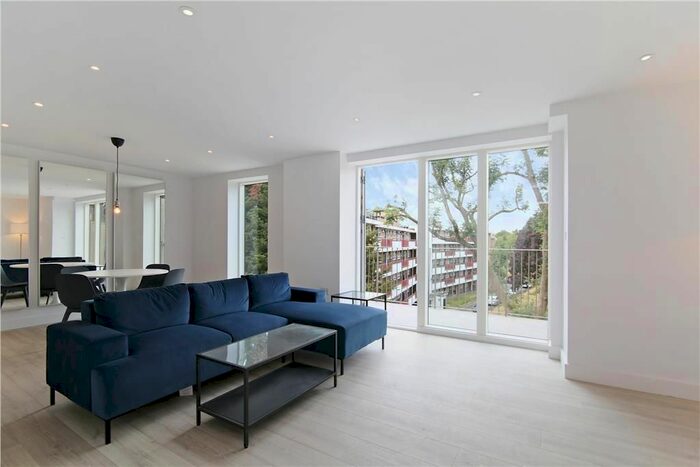 2 Bedroom Property To Rent In Dog Kennel Hill, London, SE22