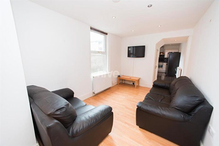 2 Bedroom Flat To Rent In Cheltenham Terrace, Heaton, Newcastle Upon Tyne, NE6