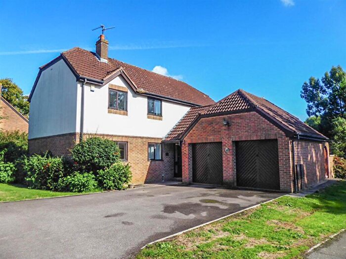 4 Bedroom Detached House To Rent In Court House Gardens, Cam, GL11