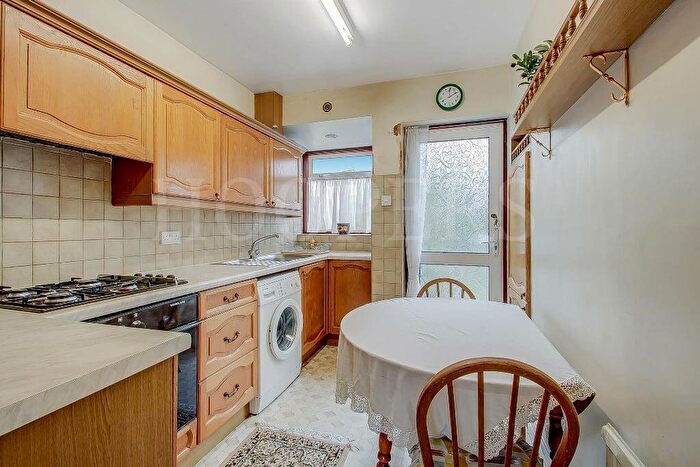 3 Bedroom Terraced House For Sale In North Circular Road, London, NW2