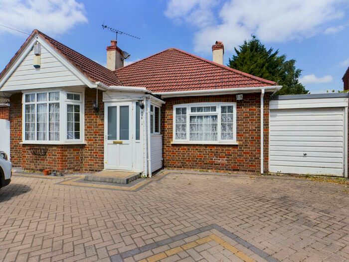 4 Bedroom Bungalow To Rent In Surrey, KT16