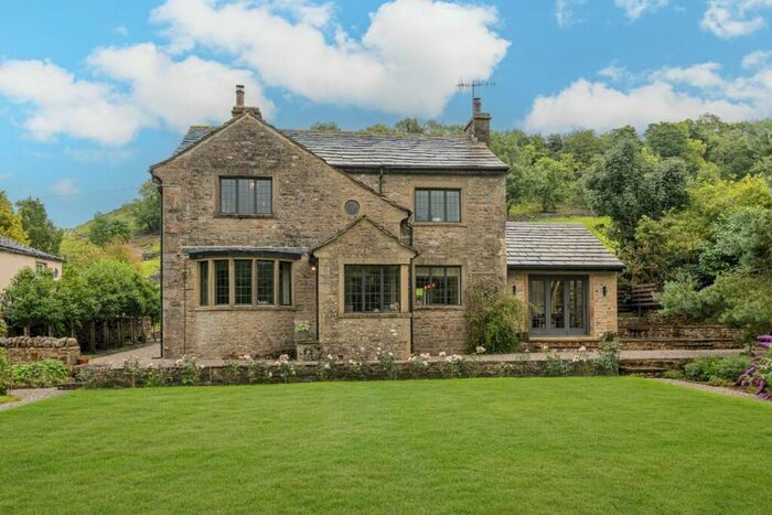 3 Bedroom Detached House For Sale In Moorlands, Kettlewell, BD23