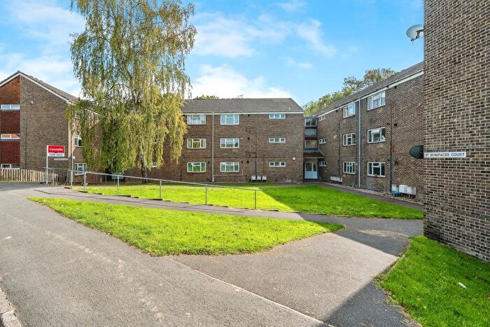 2 Bedroom Flat For Sale In Fleming Avenue, North Baddesley, Southampton, SO52