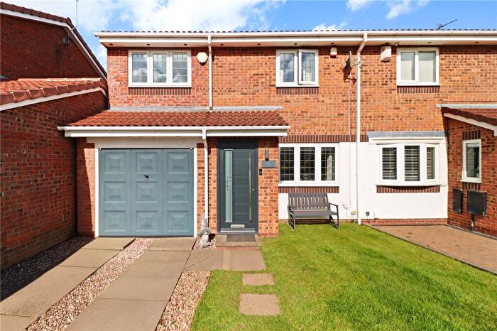 3 Bedroom Semi-Detached House For Sale In Gorleston Way, Sunderland, Tyne And Wear, SR3