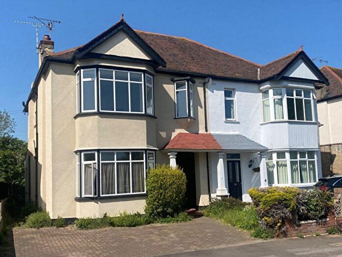 2 Bedroom Flat To Rent In Northumberland Crescent, Southend On Sea, SS1