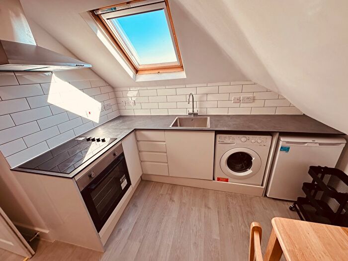 2 Bedroom Flat To Rent In Belmont Road, London, N15