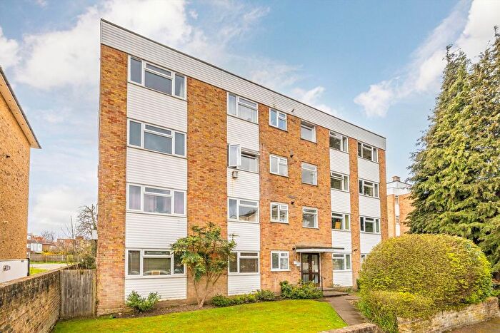2 Bedroom Flat To Rent In Rivermead, Surbiton, KT1
