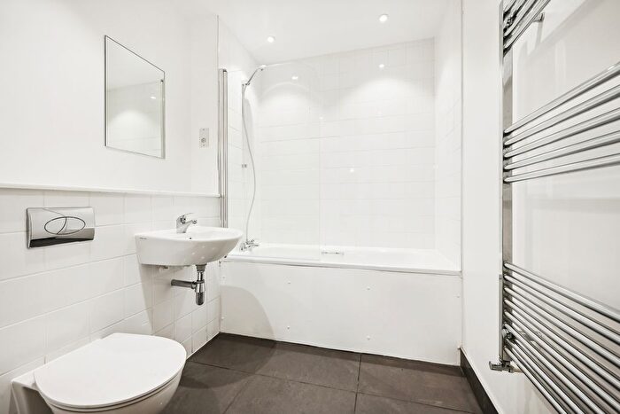 2 Bedroom Flat To Rent In Stylus Place, Hayes, UB3