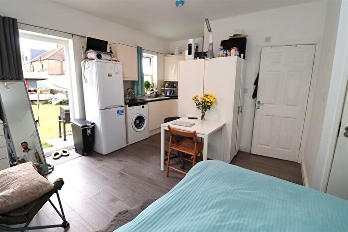 Flat To Rent In Shaftesbury Avenue, South Harrow, Harrow, HA2