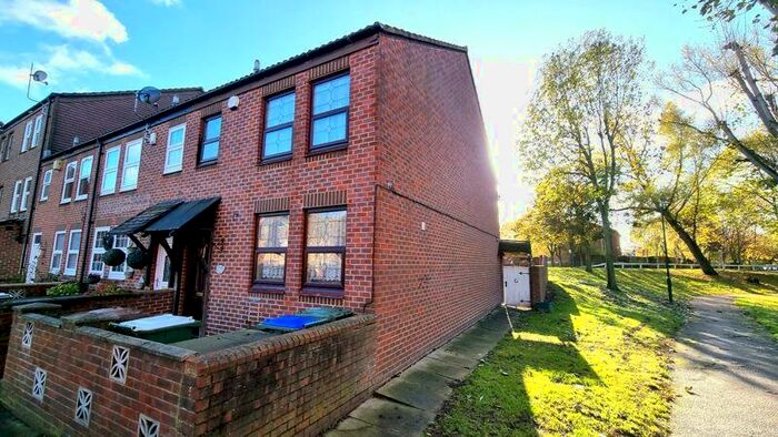 3 Bedroom End Of Terrace House To Rent In Fieldfare Road, North Thamesmead, London, SE28