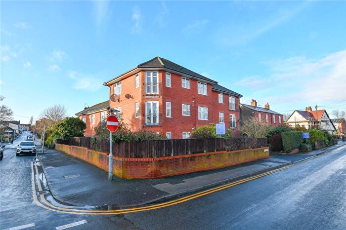 2 Bedroom Flat For Sale In Downham Road South, Heswall, Wirral, CH60