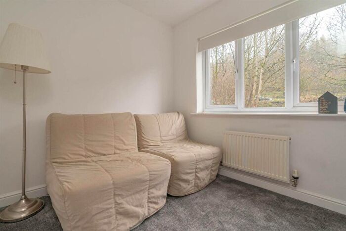 4 Bedroom Semi-Detached House To Rent In Turner Road, Buxton, SK17