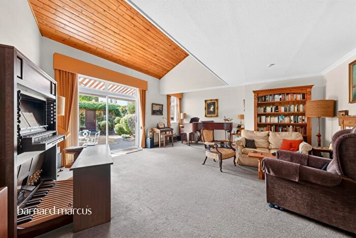 3 Bedroom Link Detached House For Sale In Lower Richmond Road, East Sheen, London, SW14