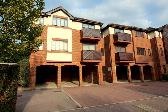 1 Bedroom Flat To Rent In Litton Court, Loudwater, HP10