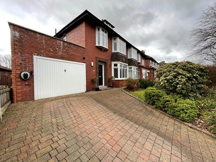 3 Bedroom Semi Detached House For Sale In Chadderton Hall Road, Oldham, OL9