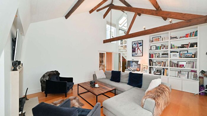 2 Bedroom Flat To Rent In Bina Gardens, London, SW5